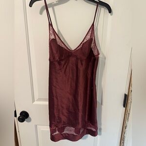 Sleep slip with lace
